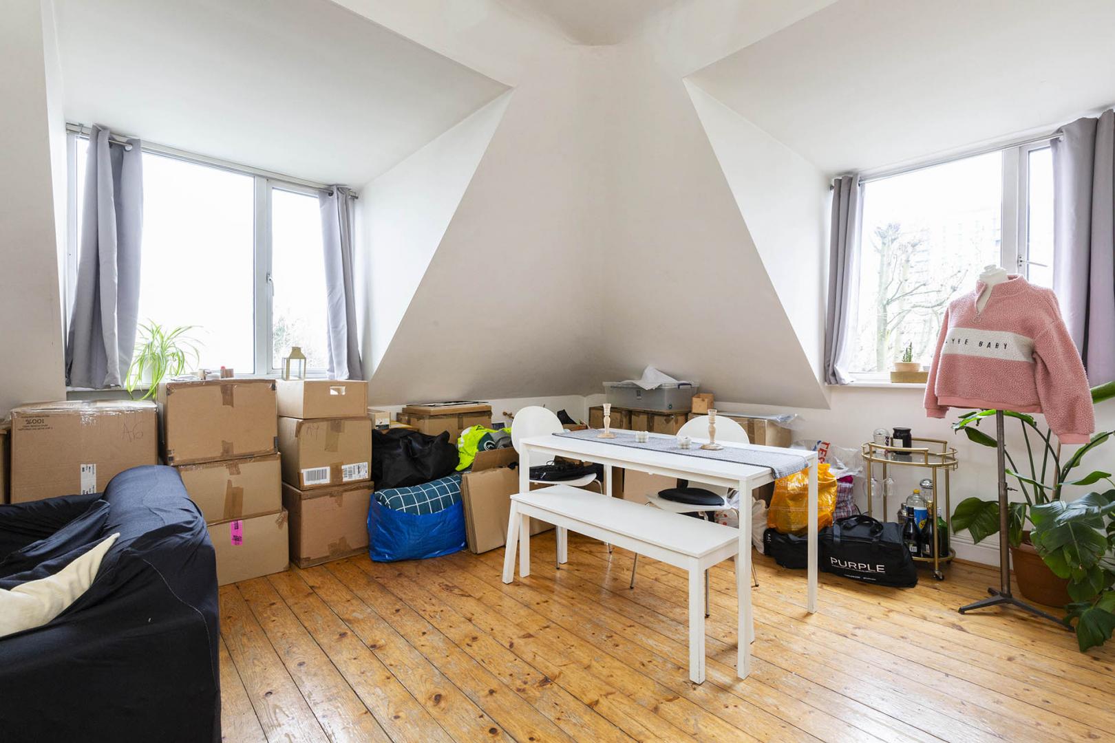 Modern Apartment Mapesbury Road, Willesden Green